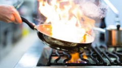燃气灶台面用不锈钢还是玻璃的好